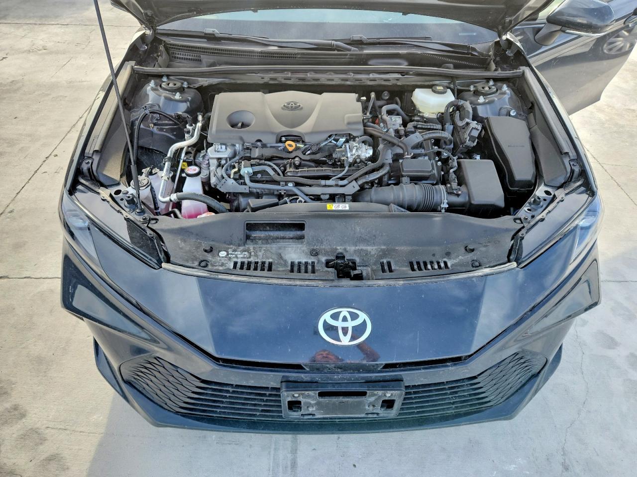 2025 TOYOTA CAMRY LE photo 11
