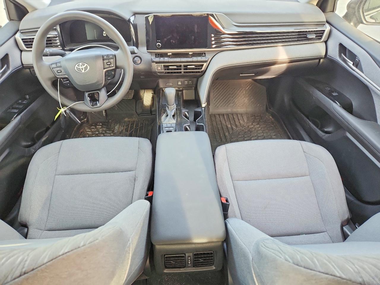 2025 TOYOTA CAMRY LE photo 8