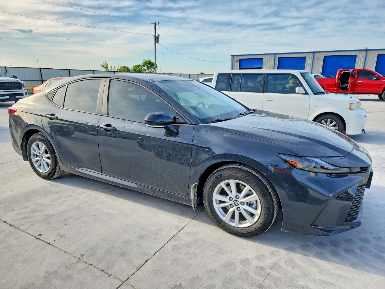 2025 TOYOTA CAMRY LE photo 4