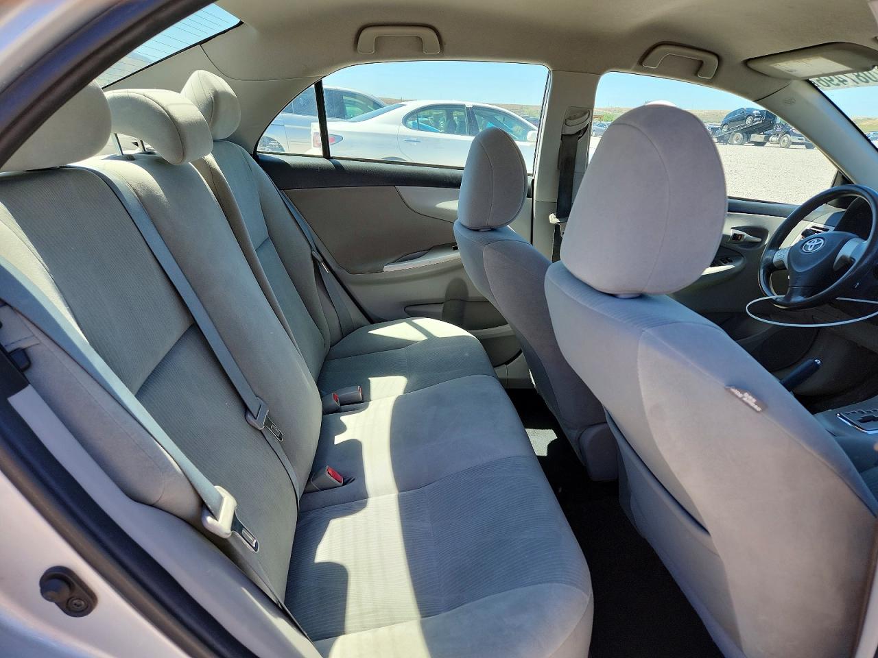 2012 TOYOTA COROLLA LE photo 28
