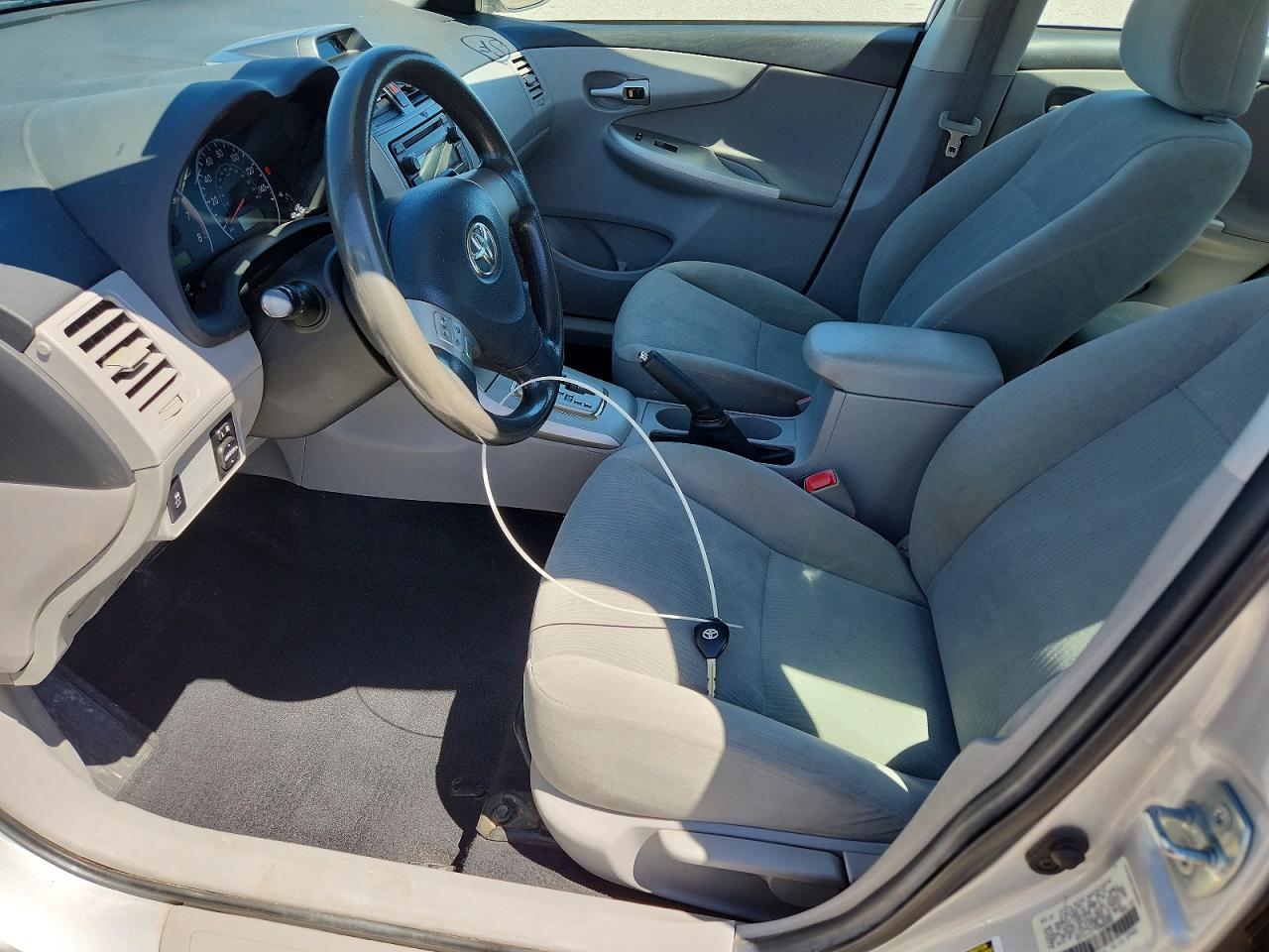 2012 TOYOTA COROLLA LE photo 19