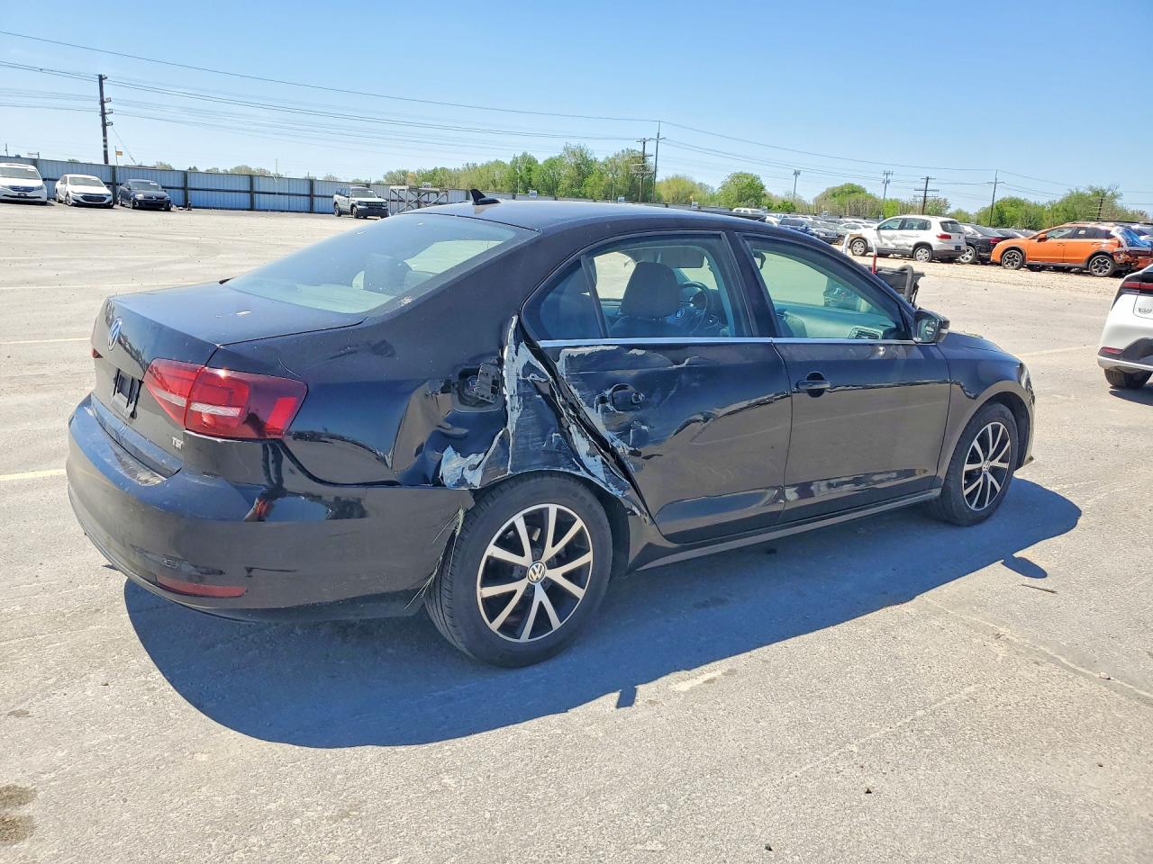 2017 VOLKSWAGEN JETTA SE photo 5