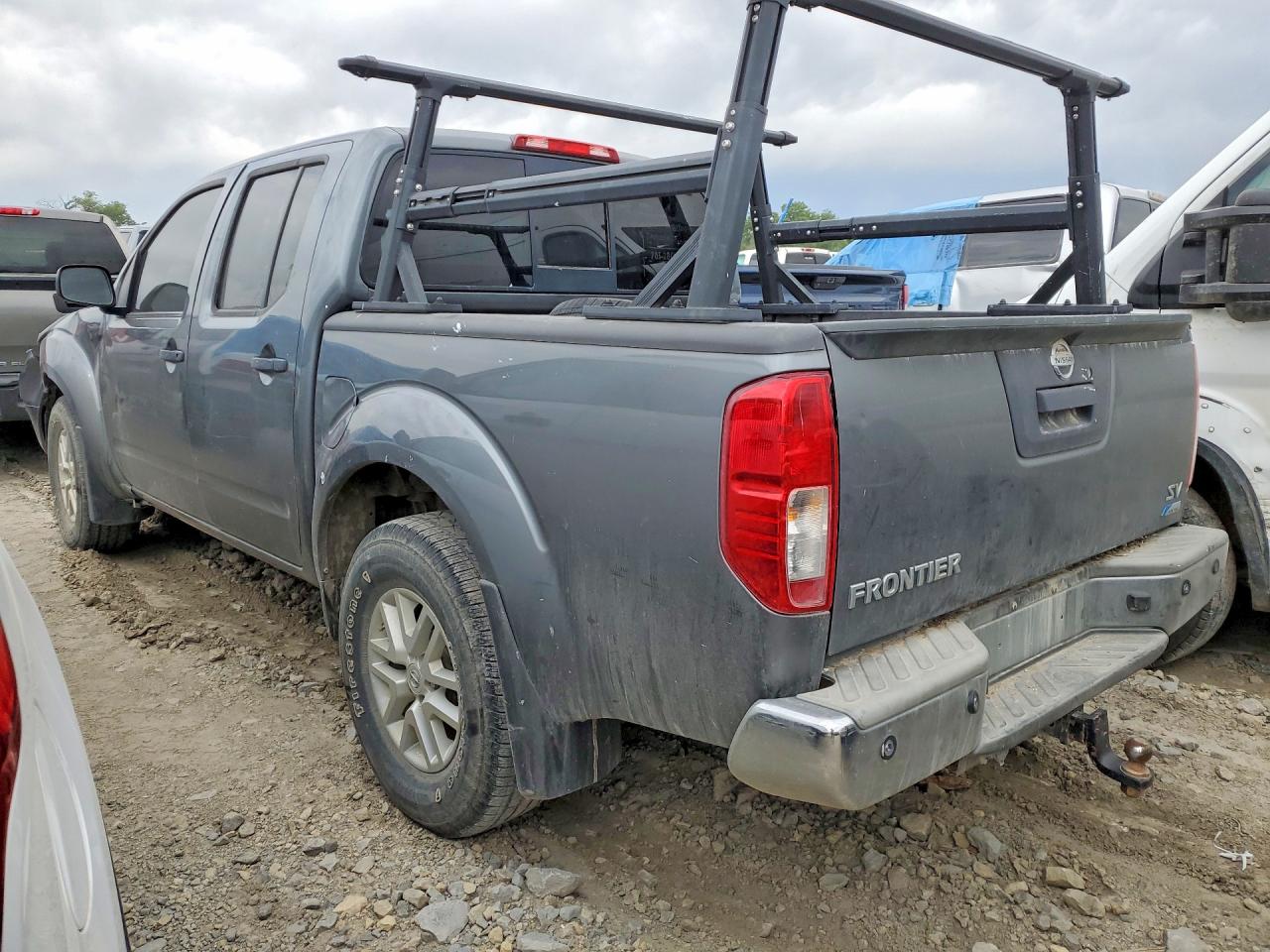 2017 NISSAN FRONTIER SV photo 4