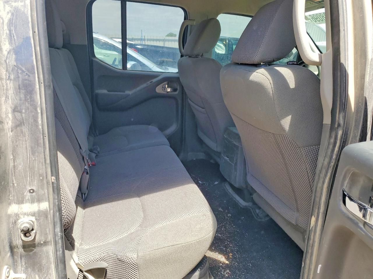2017 NISSAN FRONTIER SV photo 28