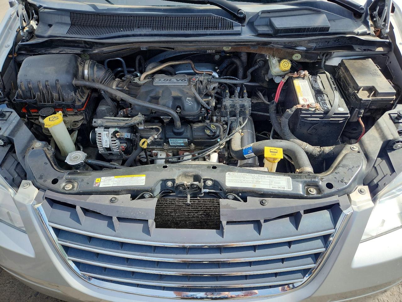 2010 CHRYSLER TOWN & COUNTRY TOURING photo 12