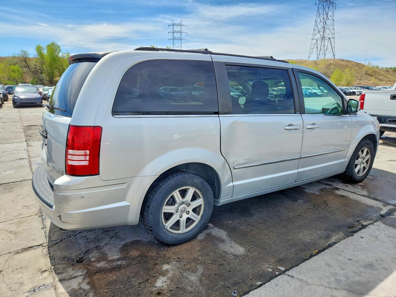 2010 CHRYSLER TOWN & COUNTRY TOURING photo 3