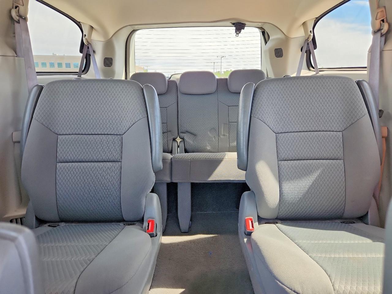 2010 CHRYSLER TOWN & COUNTRY TOURING photo 10