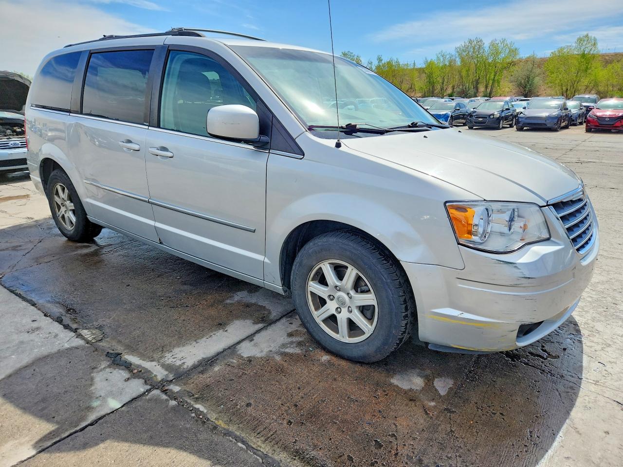 2010 CHRYSLER TOWN & COUNTRY TOURING photo 4