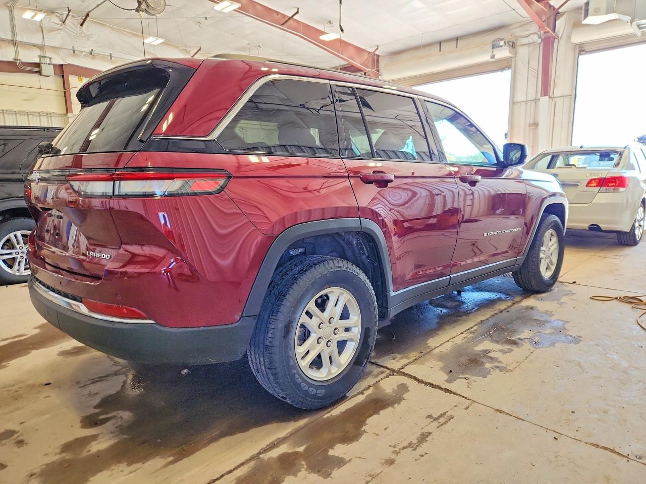 2023 JEEP GRAND CHEROKEE LAREDO photo 7