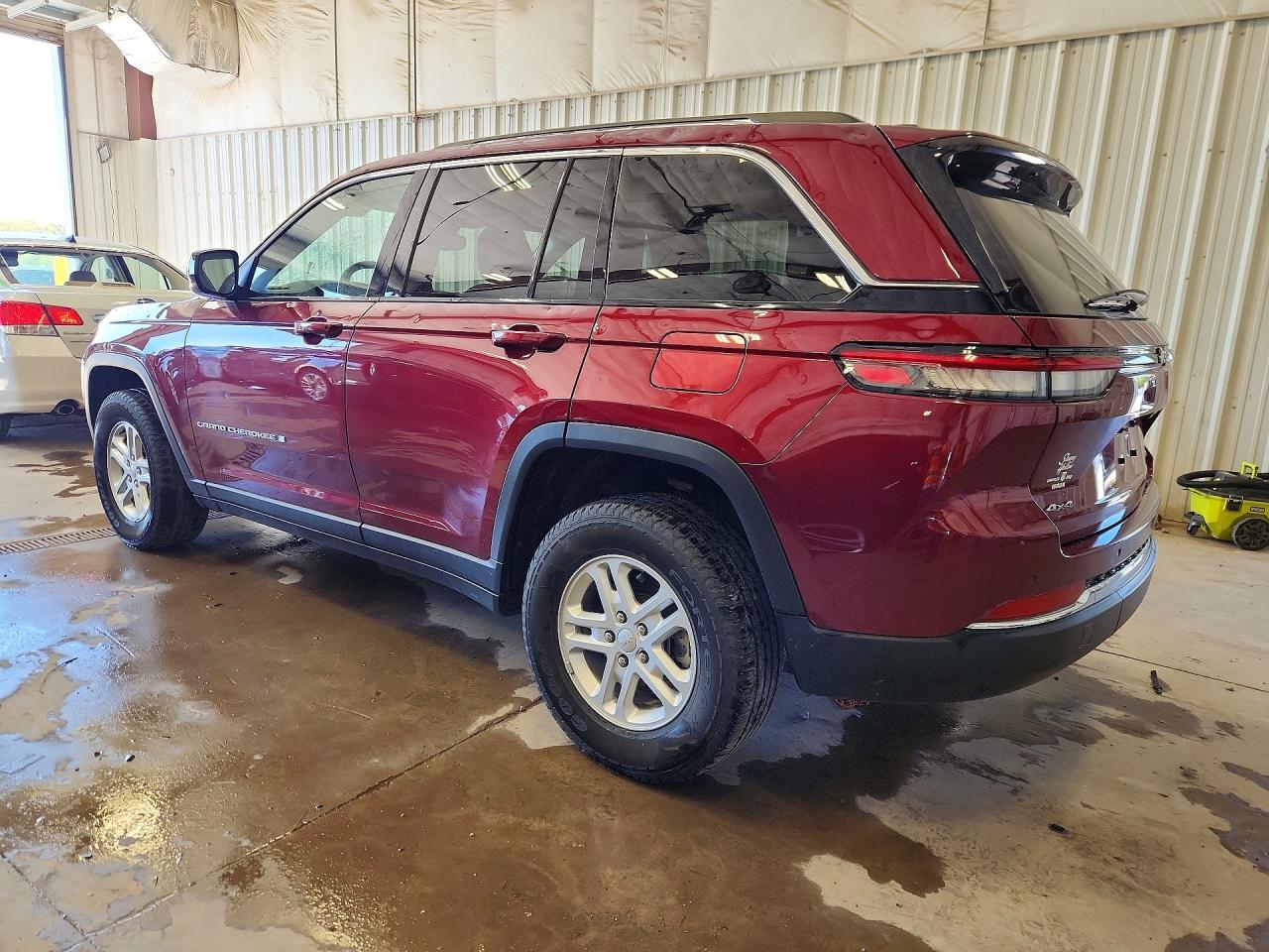 2023 JEEP GRAND CHEROKEE LAREDO photo 4