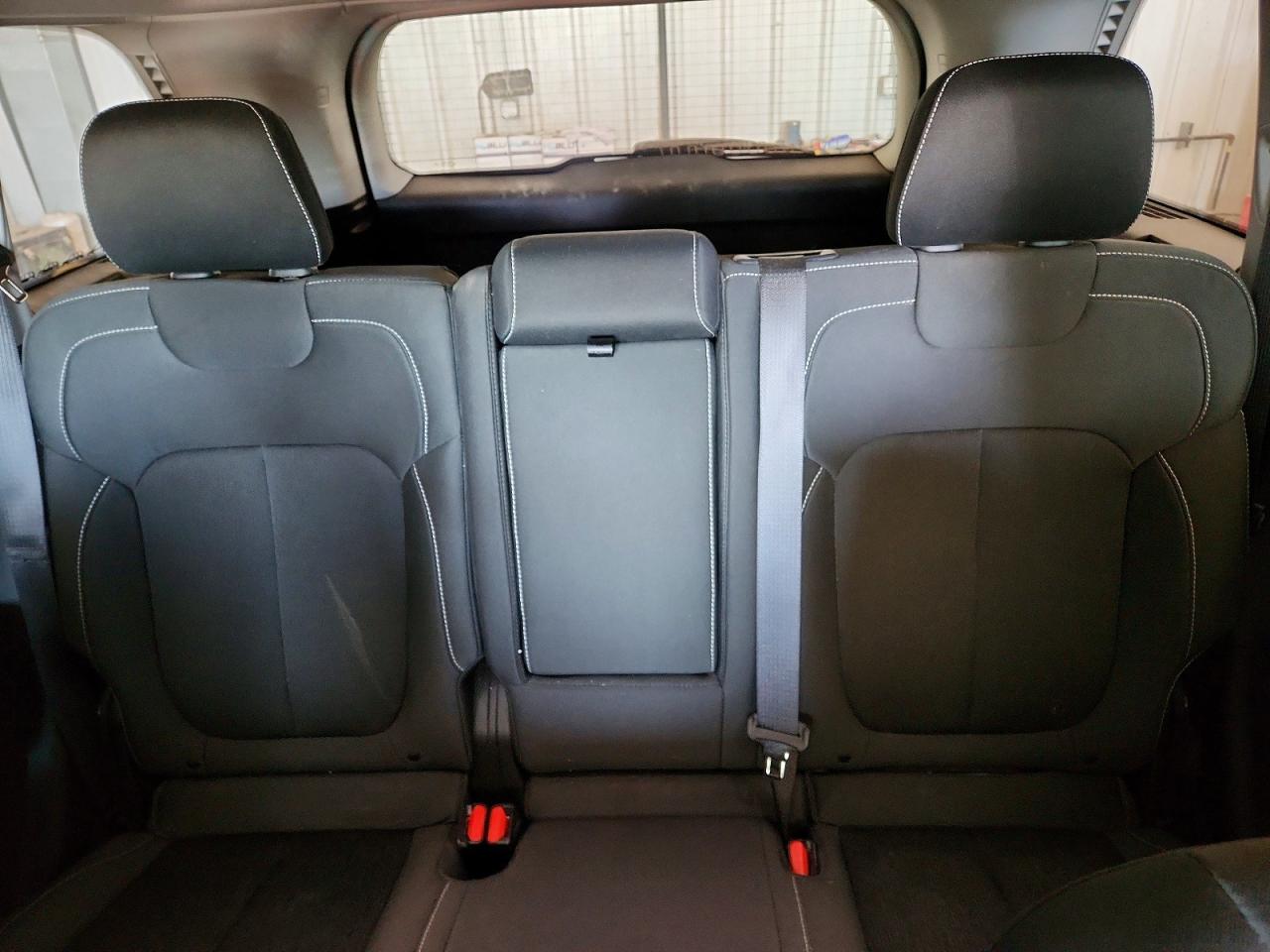 2023 JEEP GRAND CHEROKEE LAREDO photo 28