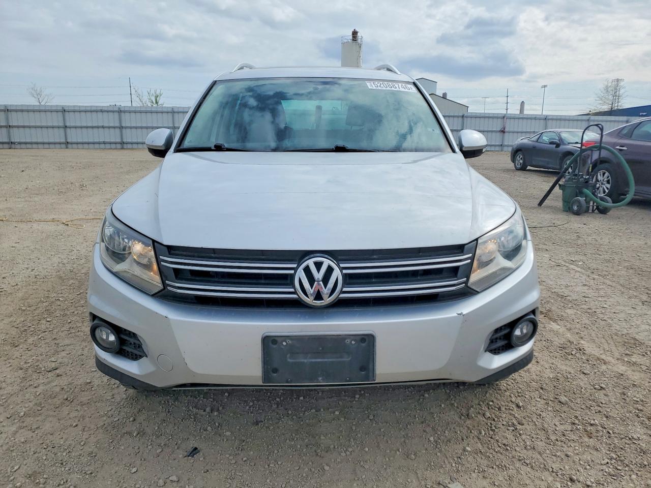 2012 VOLKSWAGEN TIGUAN photo 9