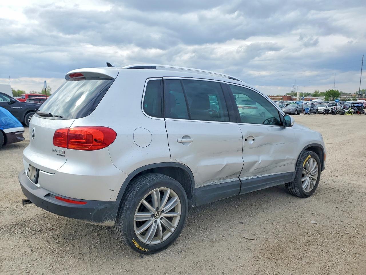 2012 VOLKSWAGEN TIGUAN photo 5