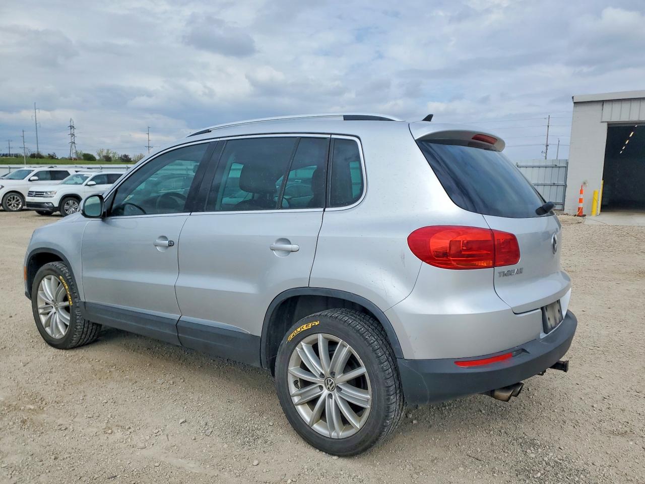 2012 VOLKSWAGEN TIGUAN photo 3