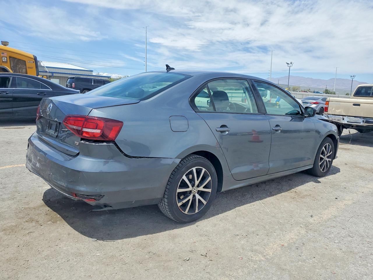 2016 VOLKSWAGEN JETTA SE photo 5