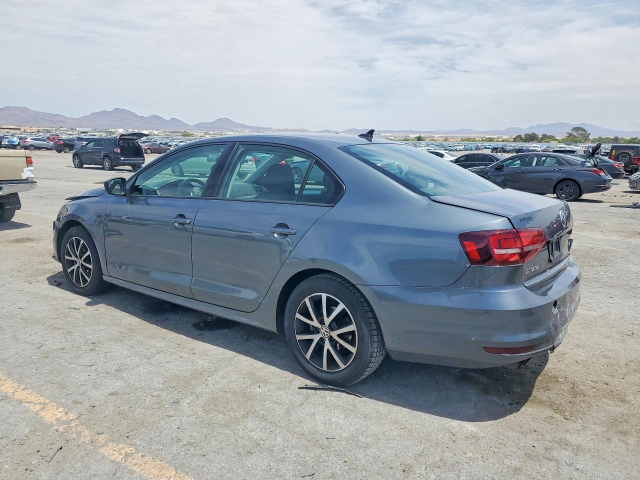 2016 VOLKSWAGEN JETTA SE photo 3