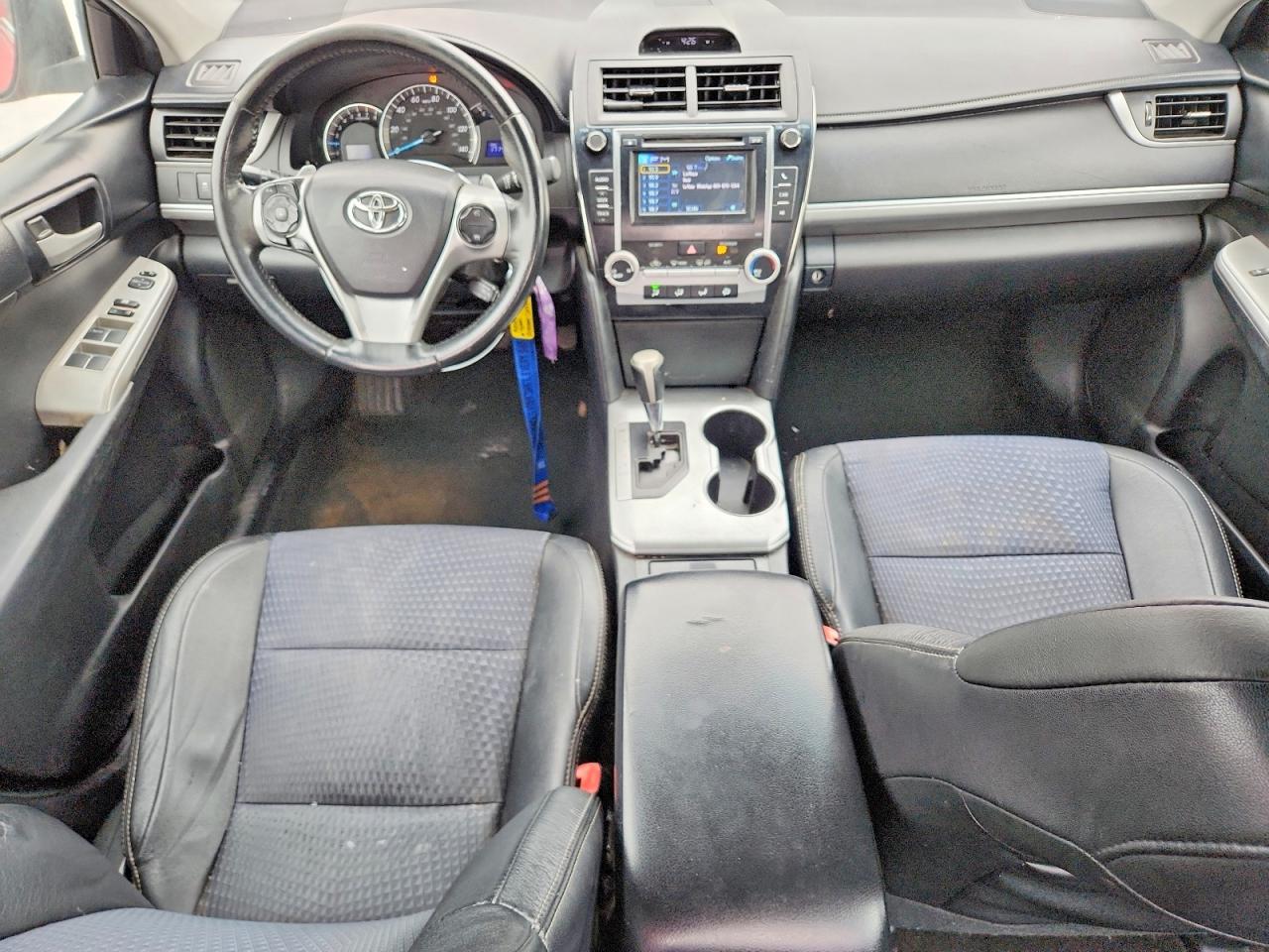 2014 TOYOTA CAMRY SE photo 22