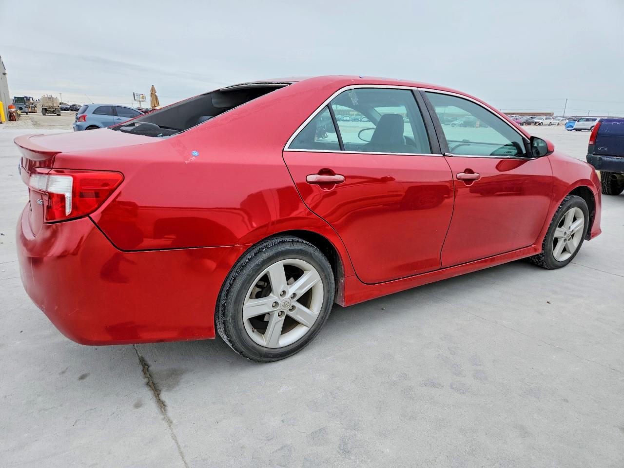 2014 TOYOTA CAMRY SE photo 7