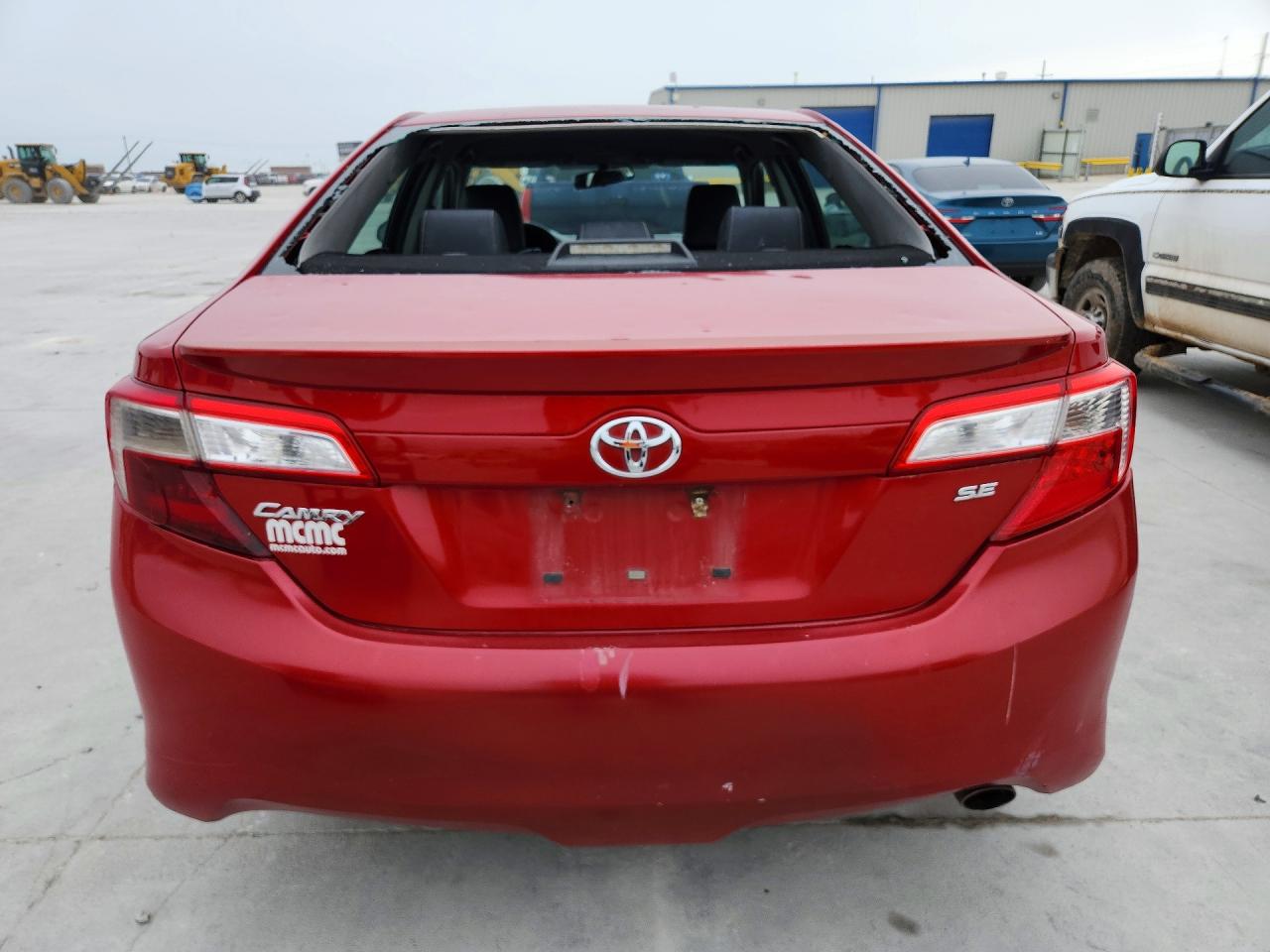 2014 TOYOTA CAMRY SE photo 16