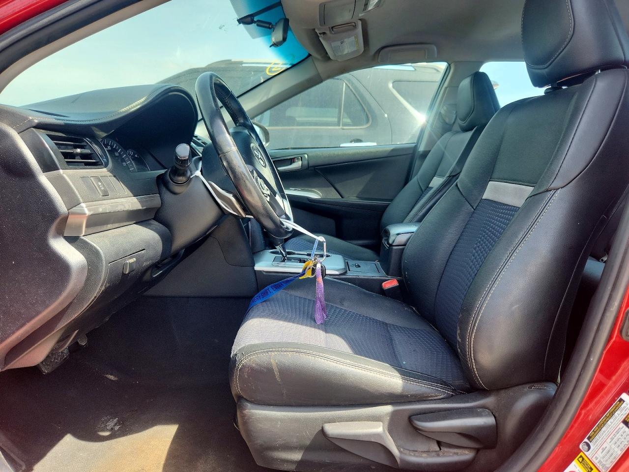 2014 TOYOTA CAMRY SE photo 19