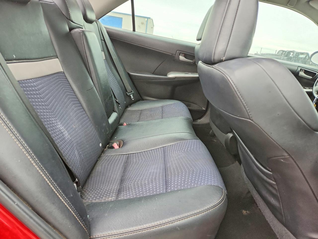 2014 TOYOTA CAMRY SE photo 28