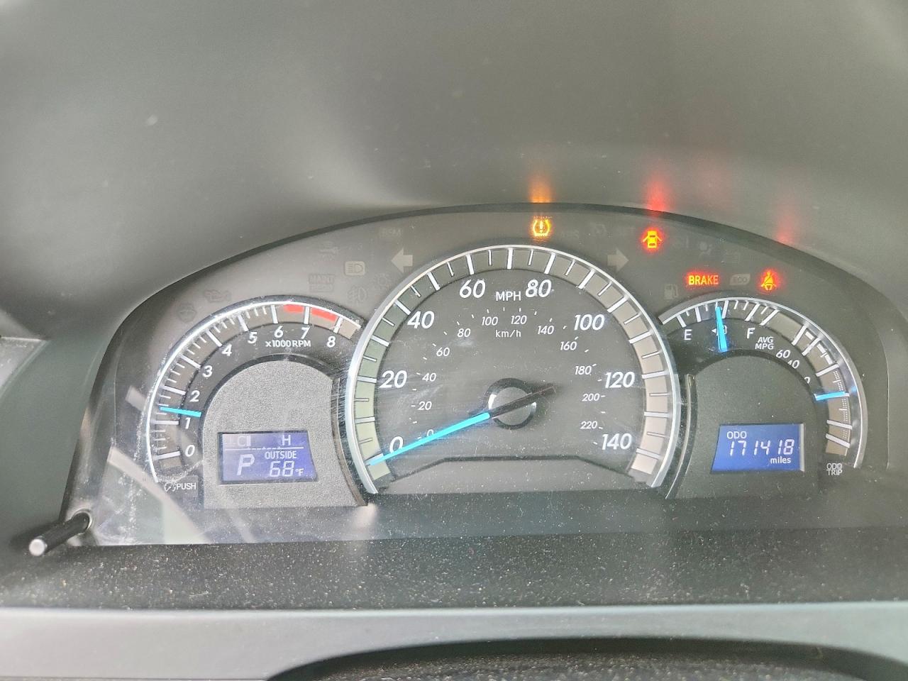 2014 TOYOTA CAMRY SE photo 25