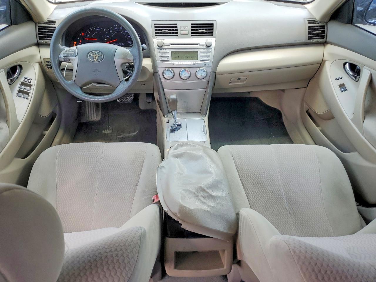 2010 TOYOTA CAMRY LE photo 8
