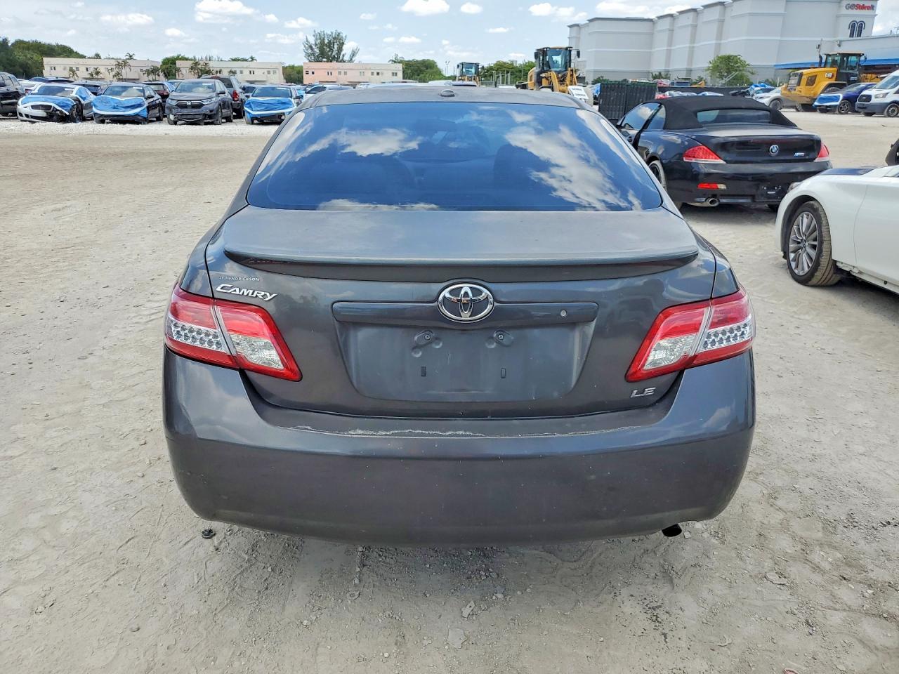 2010 TOYOTA CAMRY LE photo 6
