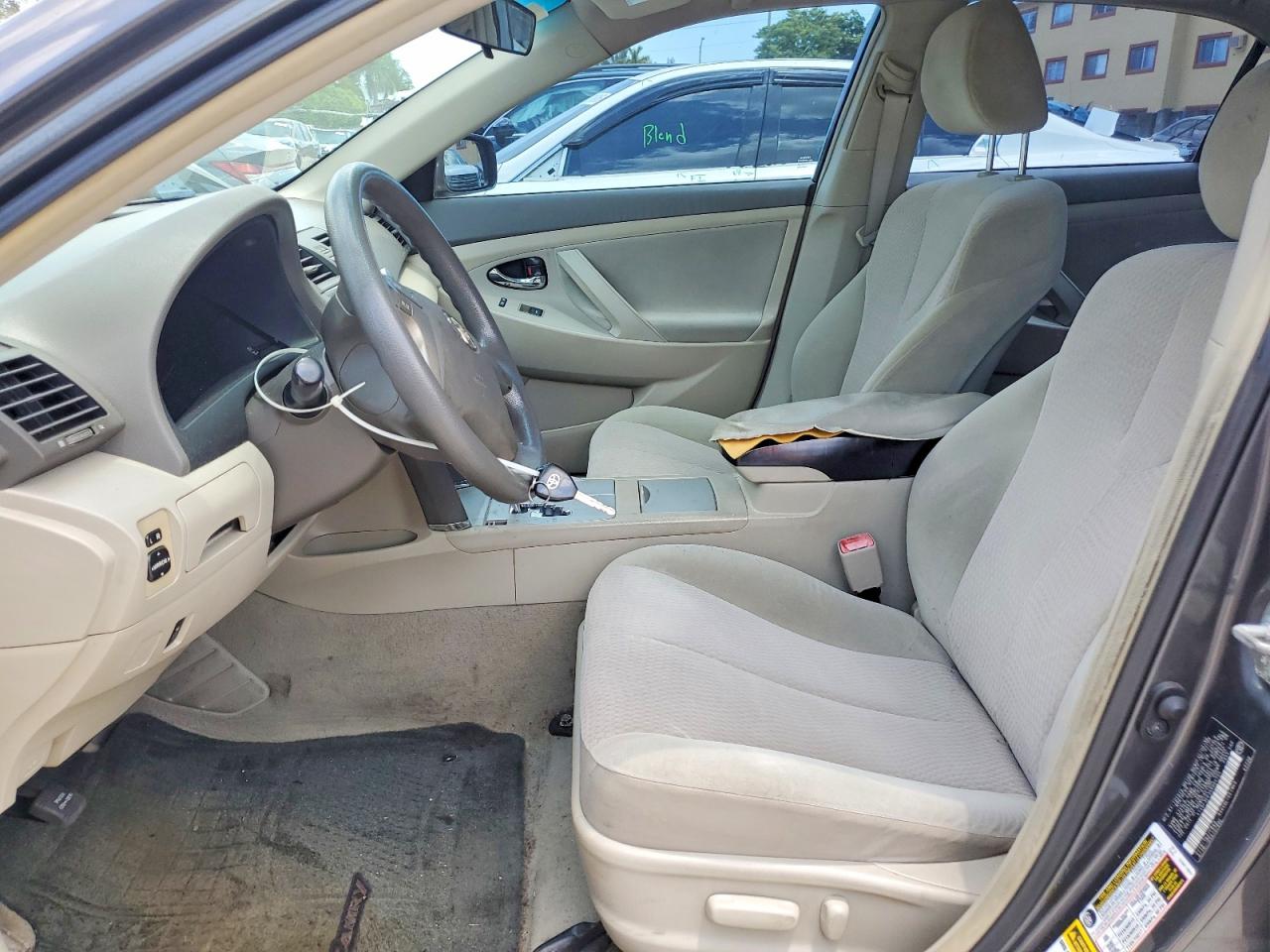 2010 TOYOTA CAMRY LE photo 7