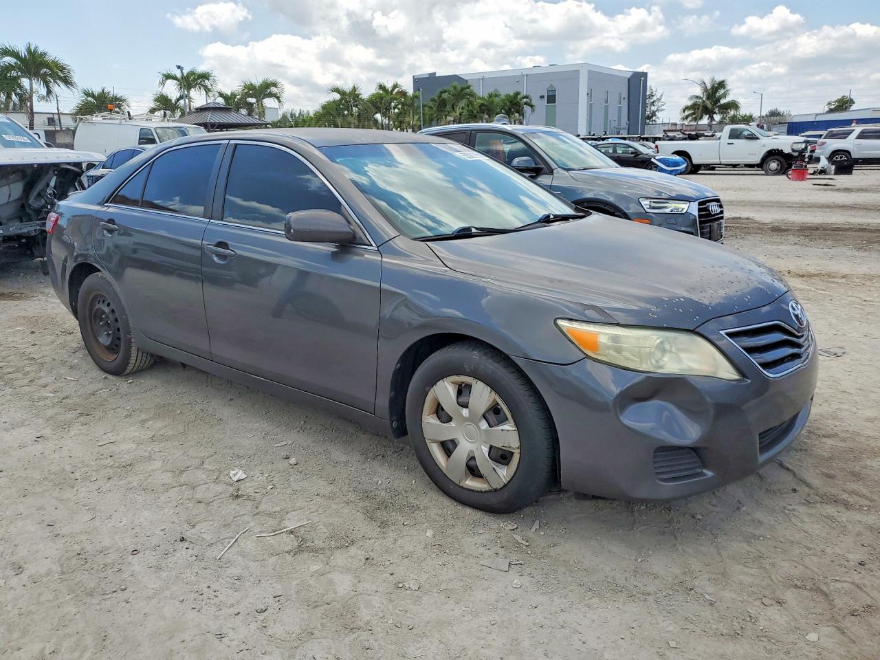 2010 TOYOTA CAMRY LE photo 4