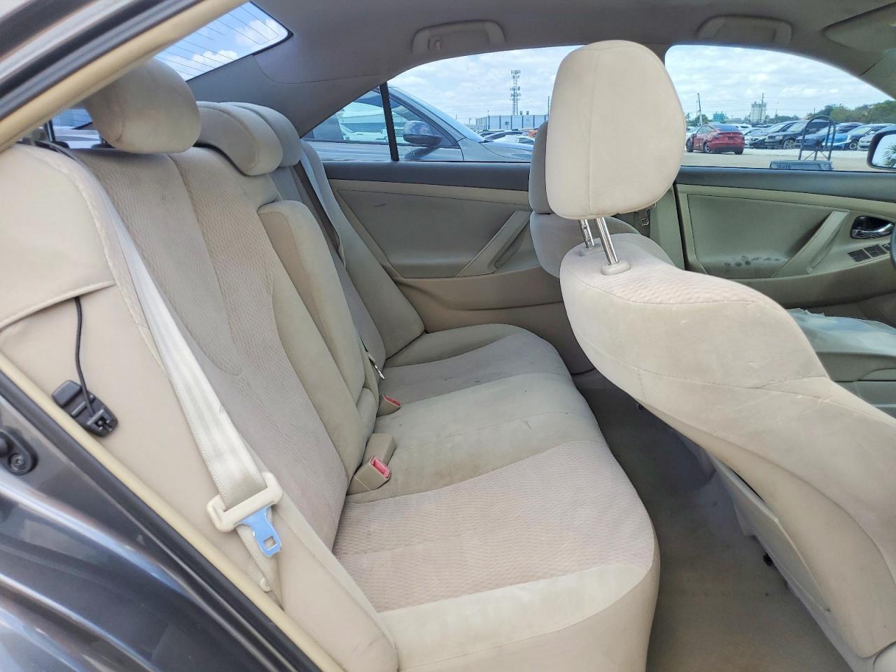 2010 TOYOTA CAMRY LE photo 10