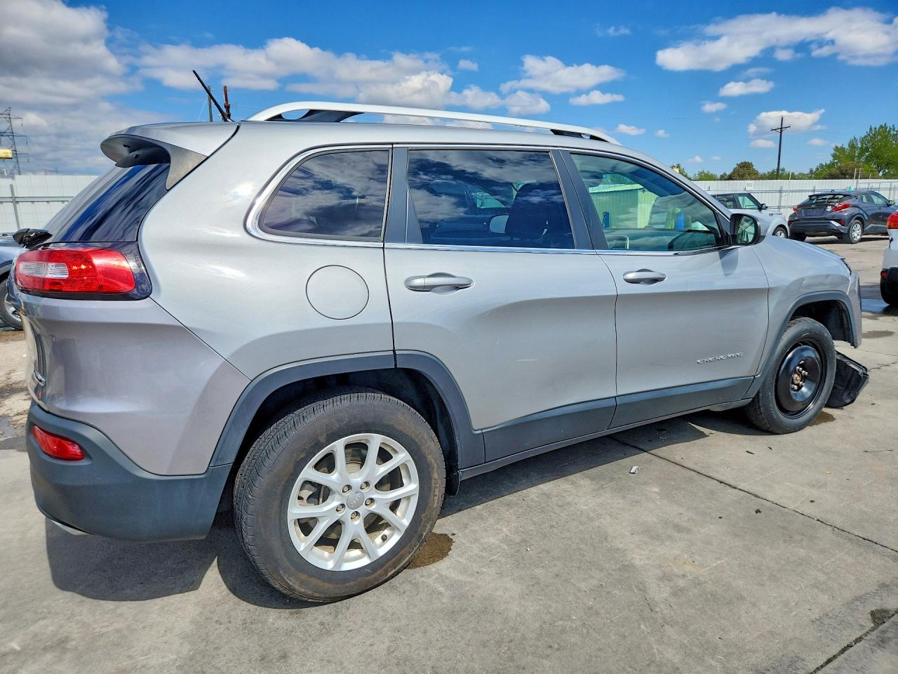 2017 JEEP CHEROKEE LATITUDE photo 3