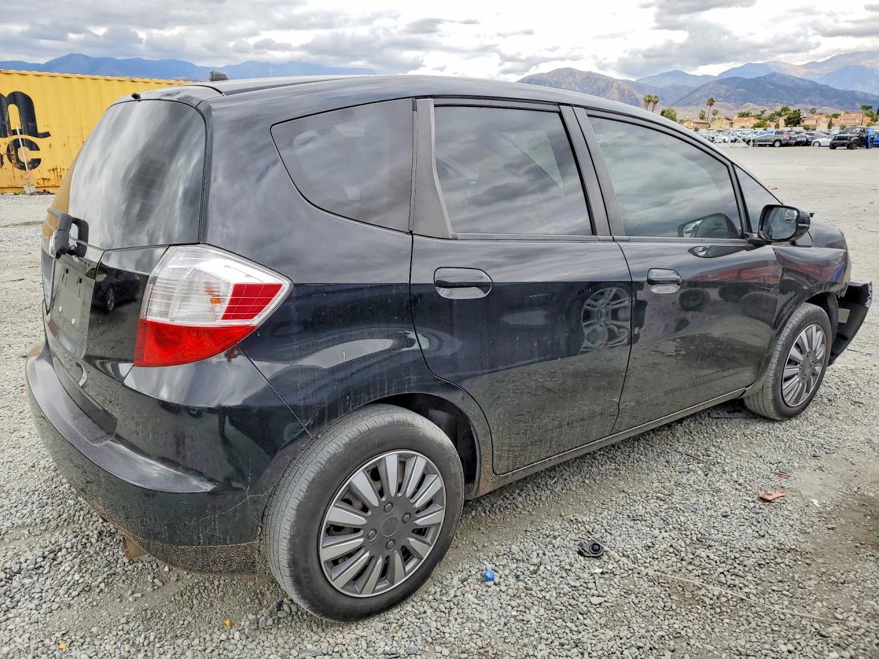 2013 HONDA FIT photo 5