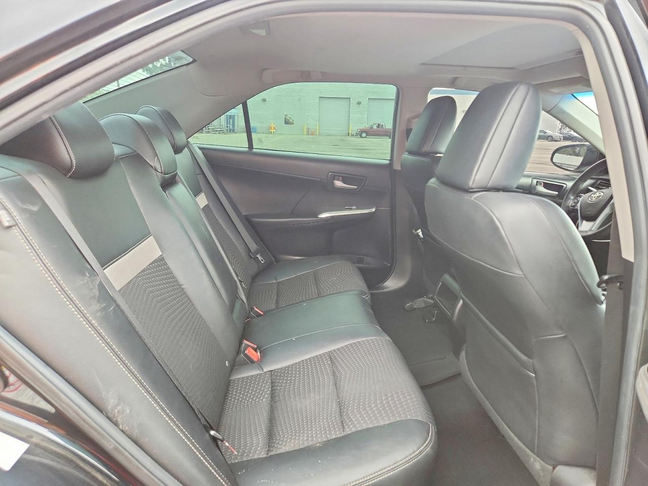 2012 TOYOTA CAMRY SE photo 19