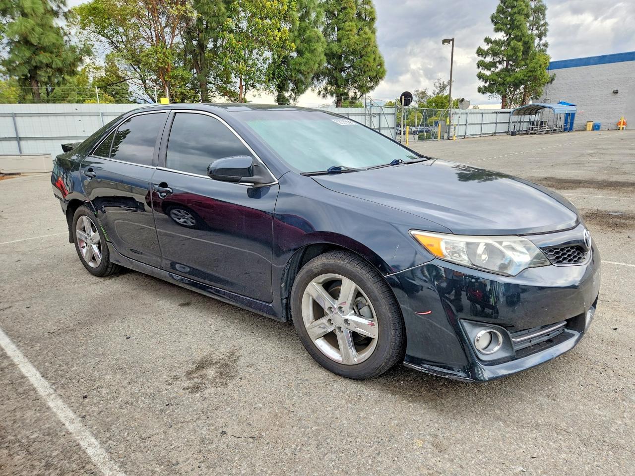 2012 TOYOTA CAMRY SE photo 7
