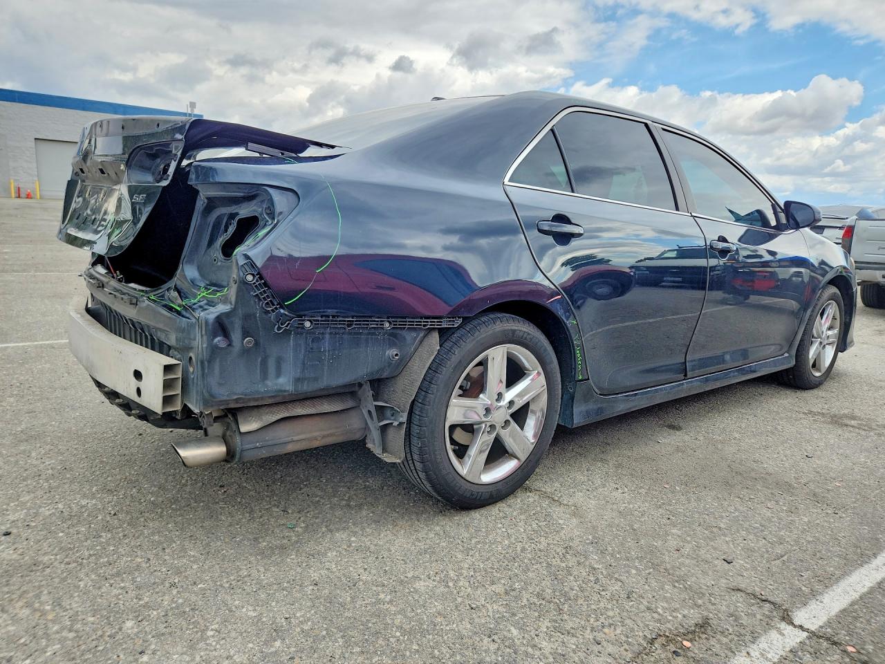 2012 TOYOTA CAMRY SE photo 5