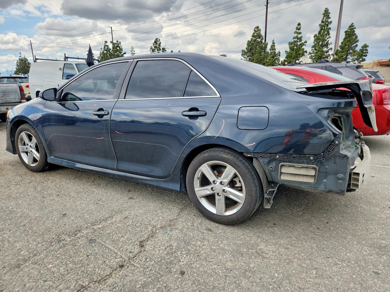 2012 TOYOTA CAMRY SE photo 3