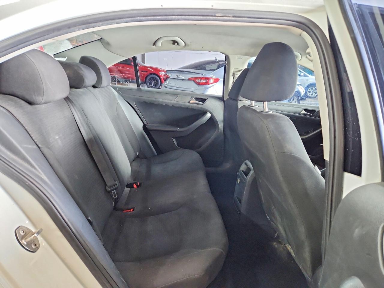 2015 VOLKSWAGEN JETTA BASE photo 19