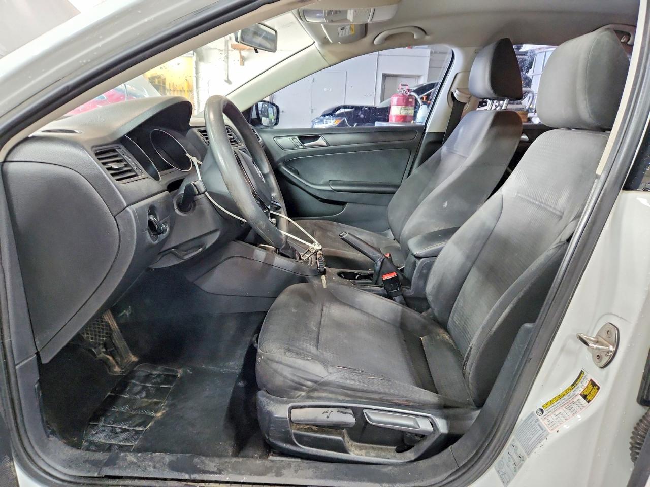 2015 VOLKSWAGEN JETTA BASE photo 13