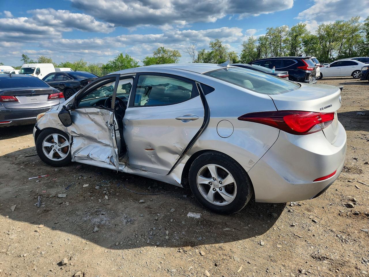 2015 HYUNDAI ELANTRA SE photo 3