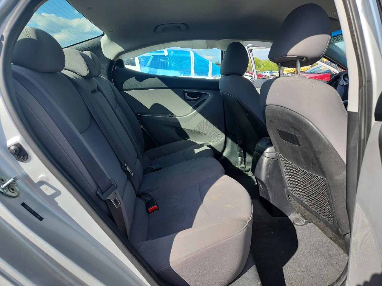 2015 HYUNDAI ELANTRA SE photo 19