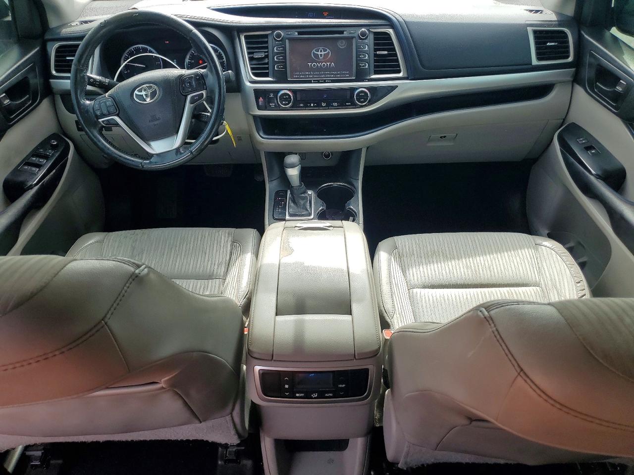 2016 TOYOTA HIGHLANDER photo 8