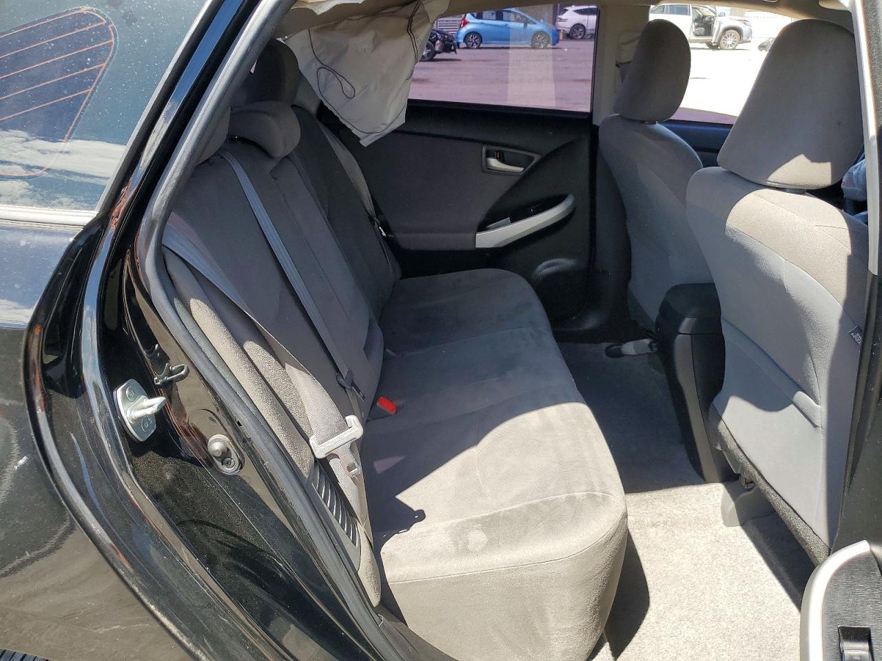 2015 TOYOTA PRIUS TWO photo 21