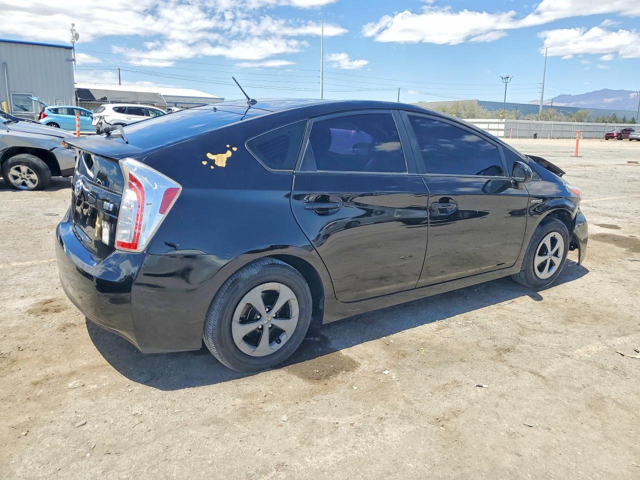 2015 TOYOTA PRIUS TWO photo 5