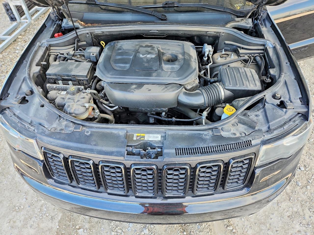 2019 JEEP GRAND CHEROKEE LAREDO photo 23