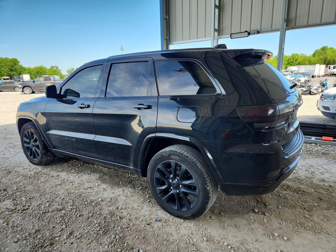 2019 JEEP GRAND CHEROKEE LAREDO photo 3