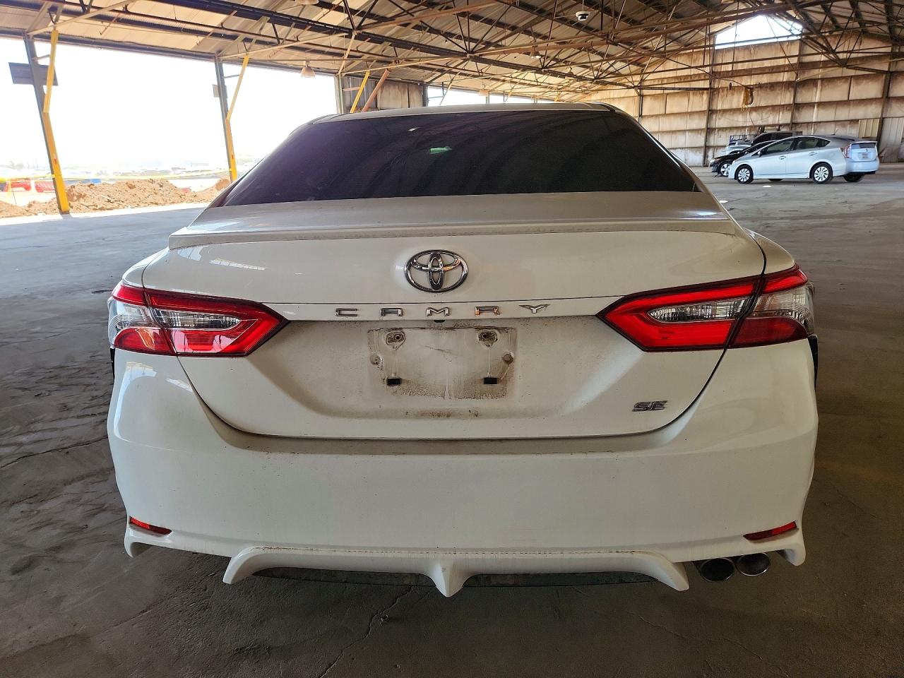 2018 TOYOTA CAMRY SE photo 6