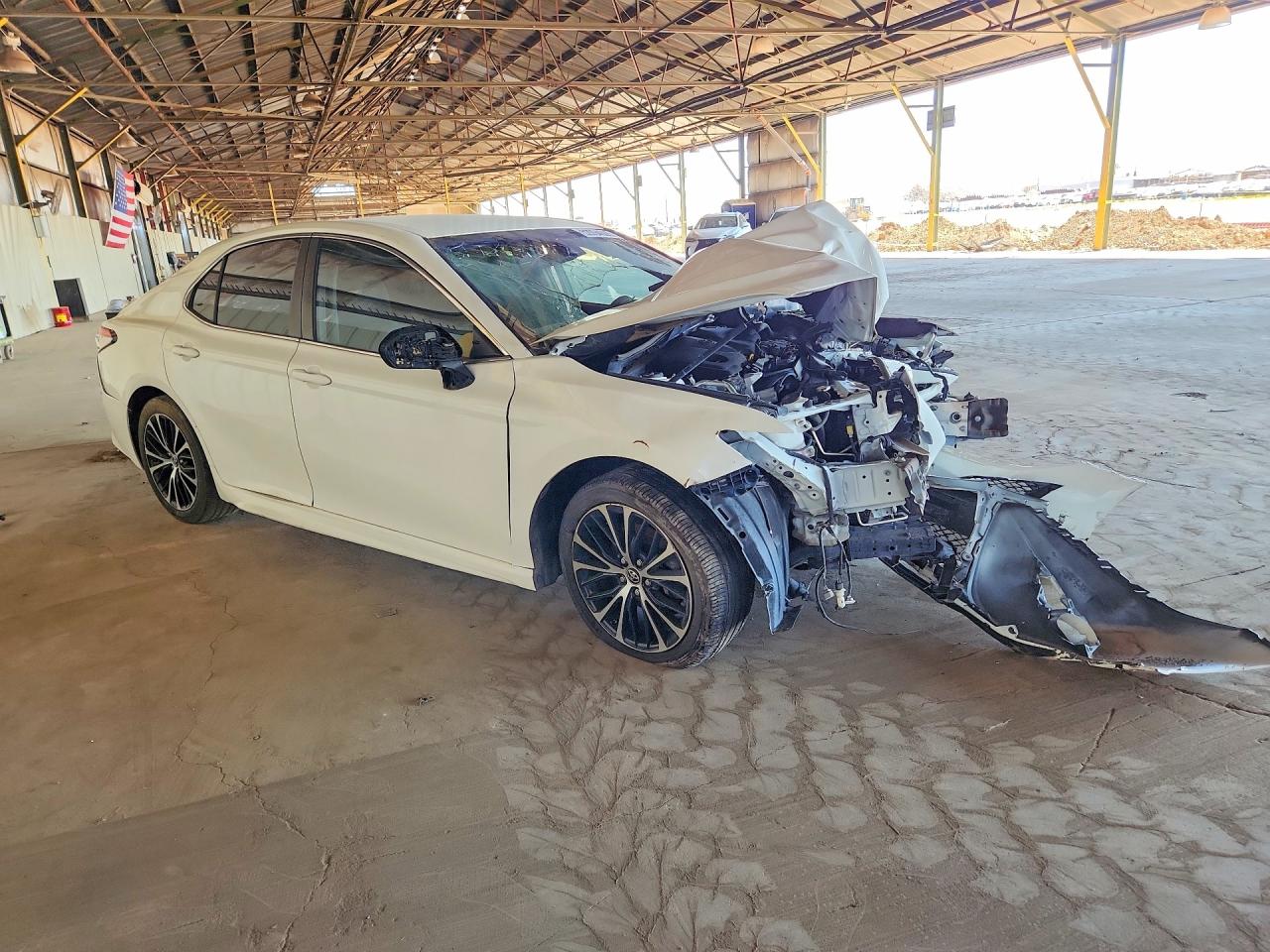 2018 TOYOTA CAMRY SE photo 4