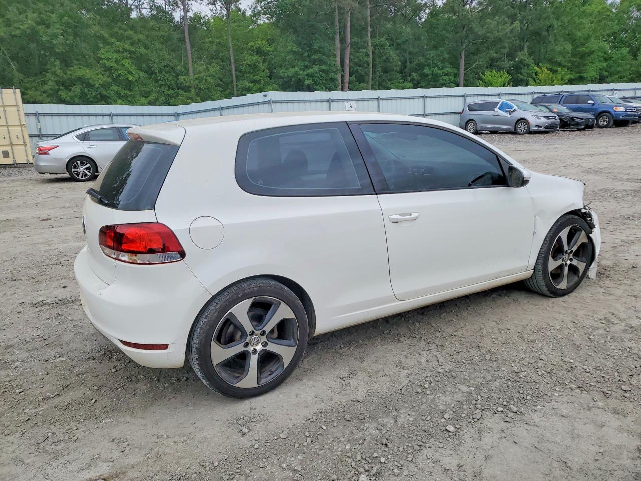 2011 VOLKSWAGEN GOLF photo 7