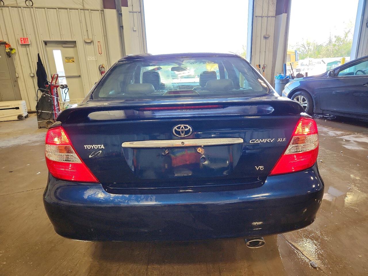 2004 TOYOTA CAMRY XLE V6 photo 11